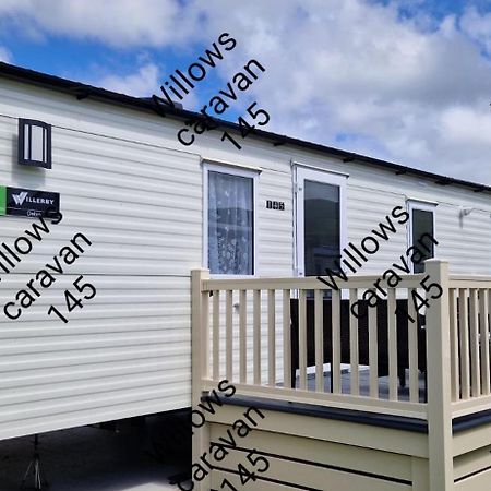 Willows Caravan 145 Llanddwywe Extérieur photo