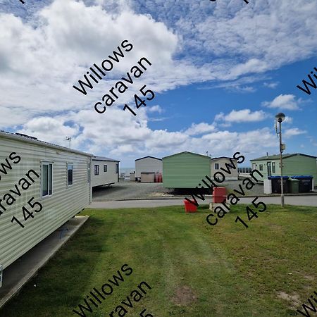 Willows Caravan 145 Llanddwywe Extérieur photo