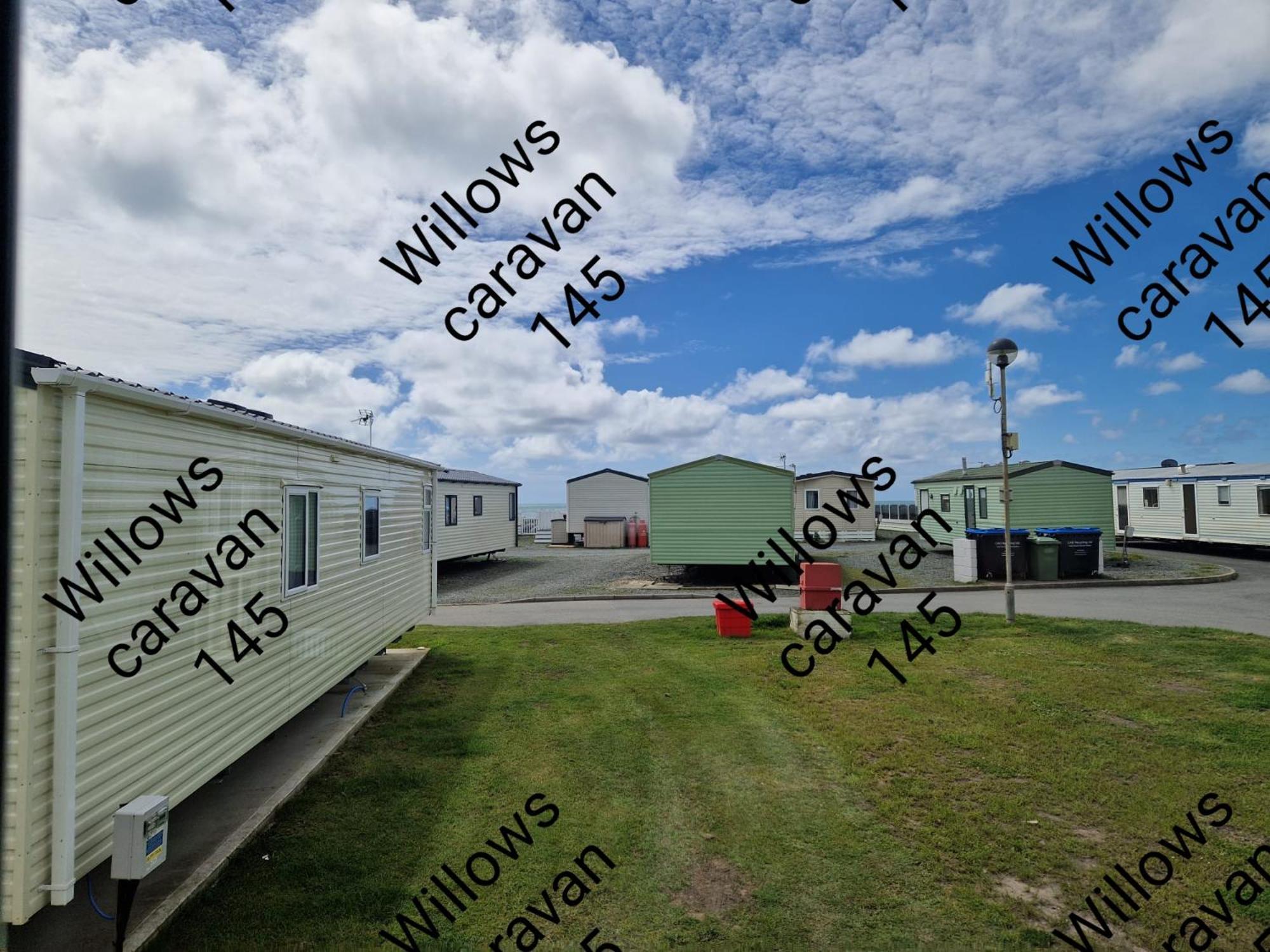 Willows Caravan 145 Llanddwywe Extérieur photo
