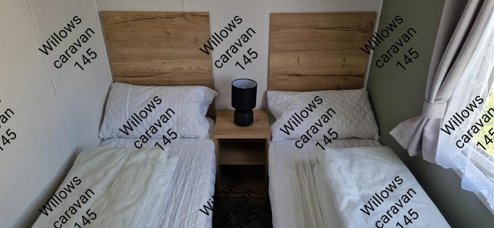 Willows Caravan 145 Llanddwywe Extérieur photo
