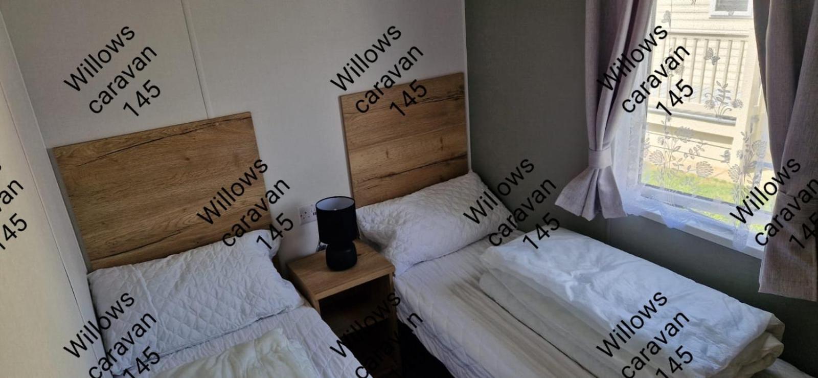 Willows Caravan 145 Llanddwywe Extérieur photo